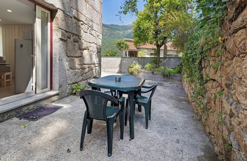 Vilar da Veiga Apartment | Apartment 'E' with Mountain View, Wi-Fi and Air Conditioning