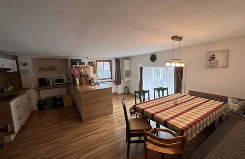 Nesselwaengle House | Apartment Edelweiß with 110m² - 3 bedrooms, 1x bathroom with shower and bathtub