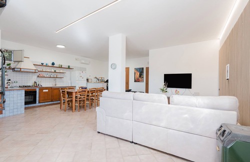 Alcamo Apartment | Apartment 'Elena' with Mountain View, Wi-Fi and Air Conditioning