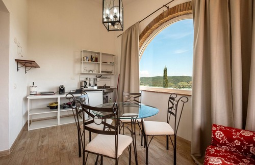 Manciano Apartment | Apartment 'Erica' with Shared Pool, Wi-Fi and Air Conditioning
