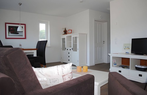Breklum Apartment | Apartment 'Erwin' with Shared Terrace, Shared Garden and Wi-Fi