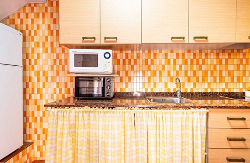 La Pobla de Benifassa Apartment | Apartment 'Loft Cuco' with Mountain View and Wi-Fi