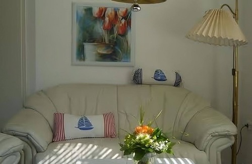 Westeraccumersiel Apartment | Apartment 'Fennas Ferienwohnungen Fenna' with Private Garden and Wi-Fi