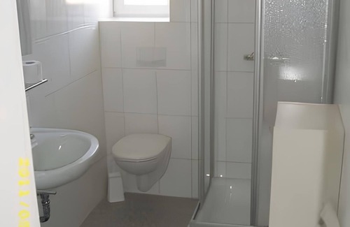 Westeraccumersiel Apartment | Apartment 'Fennas Ferienwohnungen Fenna' with Private Garden and Wi-Fi