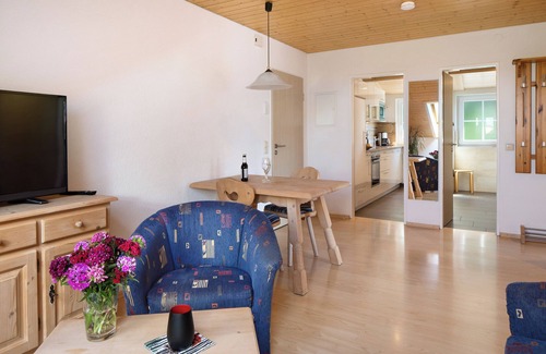 Sankt Maergen Apartment | Apartment 'Ferienwohnung Nachtigall' with Mountain View, Shared Garden and Wi-Fi