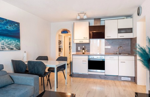 Allensbach Apartment | Apartment 'Ferienwohnung' with Private Terrace and Wi-Fi