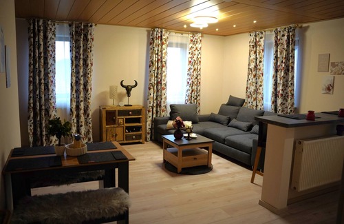 Eckersdorf Apartment | Apartment 'Ferienwohnung Zum Lausbub' with Wi-Fi
