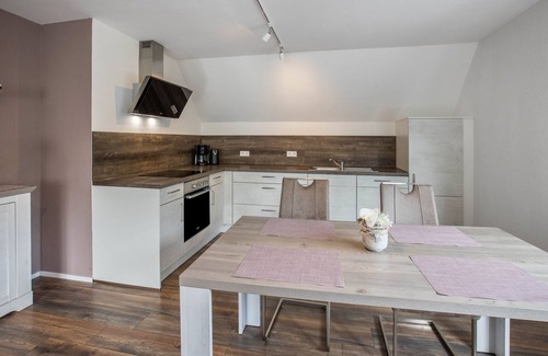 Roßwangen Apartment | Apartment 'Ferienwohnung 2, 80qm' with Mountain View, Shared Garden and Wi-Fi