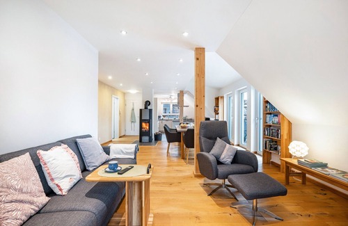 Burgfelden Apartment | Apartment 'Ferienwohnung Schatz' with Terrace, Balcony and Wi-Fi