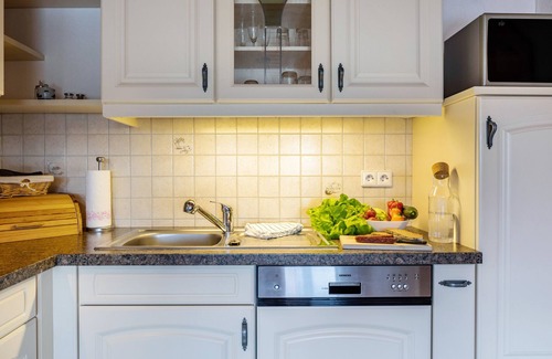 Breitnau Apartment | Apartment 'Ferienwohnung Morgensonne' with Mountain View, Shared Garden and Wi-Fi