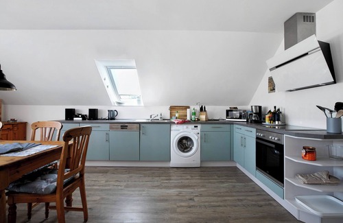Pellworm Apartment | Apartment 'Ferienwohnung Windrose' with Private Terrace and Wi-Fi
