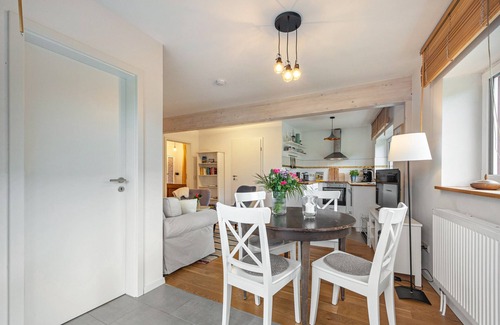 Neufeld Apartment | Apartment 'Ferienwohnung Deich' with Private Garden and Wi-Fi