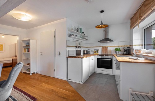 Neufeld Apartment | Apartment 'Ferienwohnung Deich' with Private Garden and Wi-Fi