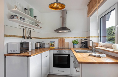 Neufeld Apartment | Apartment 'Ferienwohnung Deich' with Private Garden and Wi-Fi