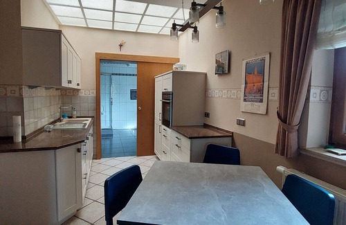 Rhein-Erft-Kreis District Apartment | Apartment 'Fewo Haus Cäcilia' with Wi-Fi