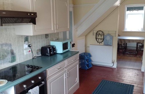 Llwyngwril Apartment | Apartment flat overlooking the Cambrian Bay and across to the Lleyn Peninsul