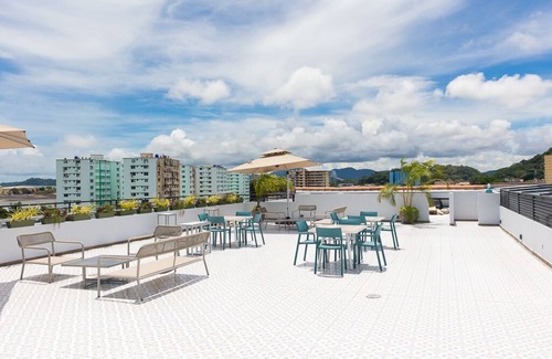 El Chorrillo Condo | Apartment for 2 in Casco Antiguo w/Rooftop Pool