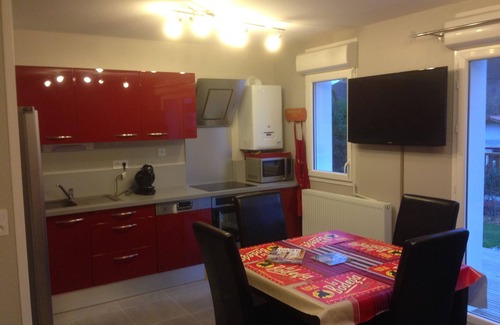 Ascain Apartment | Apartment for 4 people, WIFI, private garden, near ocean with mountain view