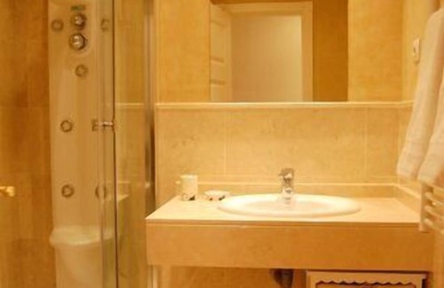Sol Apartment | Apartment for 6 people in the center of Madrid