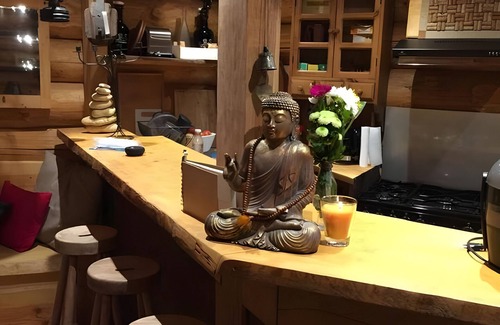 Collonges-sous-Saleve Ski Chalet | Apartment 'Kota Orjobet' with Mountain View, Private Terrace and Wi-Fi