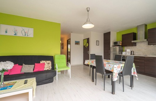 Saint-Simon-de-Bordes Apartment | Apartment 'Le Clos Du Champ De L'Amour - La Palmyre' with Pool, Wi-Fi and Air Conditioning