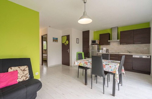 Saint-Simon-de-Bordes Apartment | Apartment 'Le Clos Du Champ De L'Amour - La Palmyre' with Pool, Wi-Fi and Air Conditioning