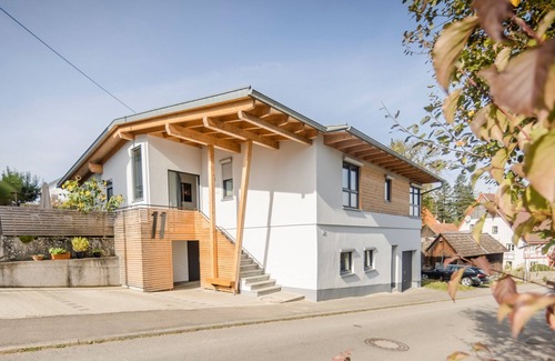 Inzigkofen Apartment | Apartment 'Gartenglück' with Private Terrace, Shared Garden and Wi-Fi