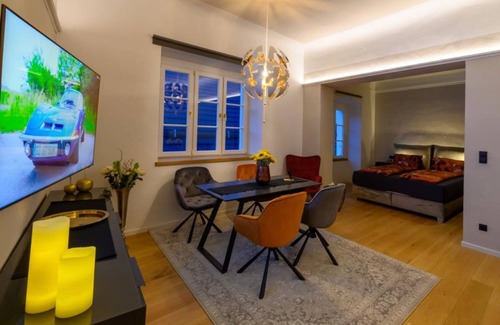 Gmuend in Kaernten Apartment | Apartment "Gasthof Alte Post - Top 2 Super 6" with Mountain View & Wi-Fi