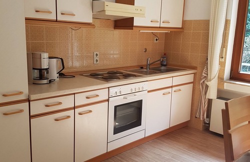 Oberwesel Apartment | Apartment 'Gästehaus Karbach' with Mountain View, Private Terrace and Wi-Fi