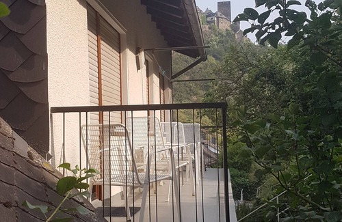 Oberwesel Apartment | Apartment 'Gästehaus Karbach' with Mountain View, Private Terrace and Wi-Fi