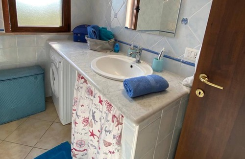 Sa Rocca Tunda Apartment | Apartment 'Gio E Pie House' with Private Garden, Wi-Fi and Air Conditioning