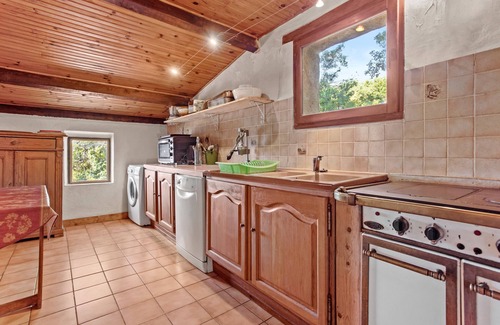 Bargeme House | Apartment 'Gite Bastide' with Lake View, Wi-Fi and Air Conditioning
