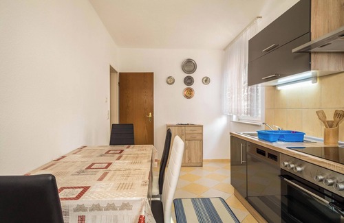 Friedrichshafen Apartment | Apartment 'Grüne Oase' with Shared Terrace, Shared Garden and Wi-Fi