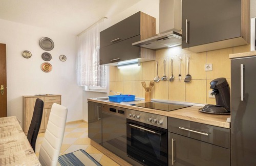 Friedrichshafen Apartment | Apartment 'Grüne Oase' with Shared Terrace, Shared Garden and Wi-Fi
