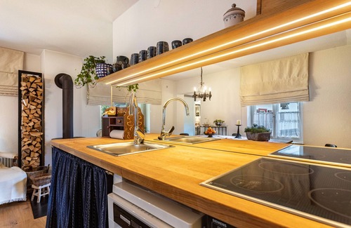Unterschonau Apartment | Apartment 'Haus Alpenveilchen - Appartement 1' with Mountain View, Private Terrace and Wi-Fi