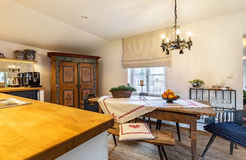 Unterschonau Apartment | Apartment 'Haus Alpenveilchen - Appartement 1' with Mountain View, Private Terrace and Wi-Fi