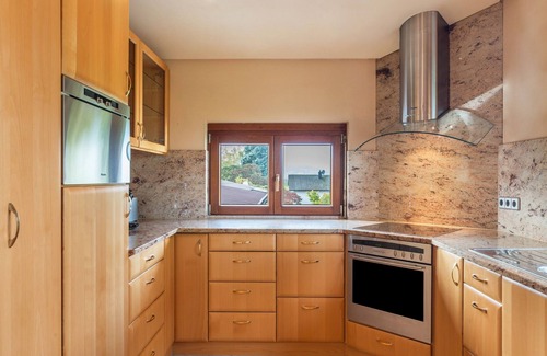 Lauf Apartment | Apartment 'Haus Am Bächel' with Balcony and Wi-Fi