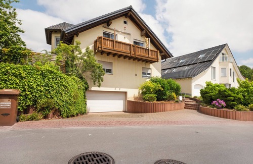 Weilerbach Apartment | Apartment 'Haus Emanuel' with Balcony and Wi-Fi