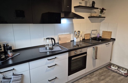 Neunkirchen Apartment | Apartment 'Haus Schmidt 4Zi Parknähe' with Balcony and Wi-Fi