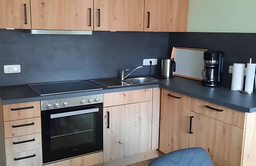 Neuenburg House | Apartment 'Heike 2' with Private Terrace and Wi-Fi