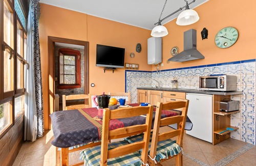 Villaviciosa Apartment | Apartment 'Historia' with Mountain View, Shared Terrace and Wi-Fi