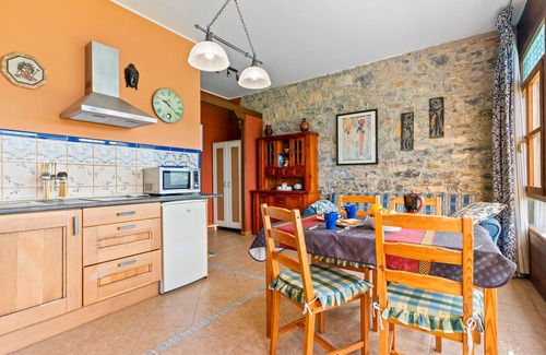 Villaviciosa Apartment | Apartment 'Historia' with Mountain View, Shared Terrace and Wi-Fi