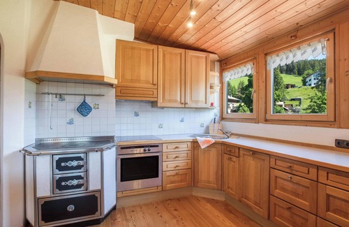 Aldino Apartment | Apartment "Huanzhof Weißhorn" with Mountain View, Garden & Terrace