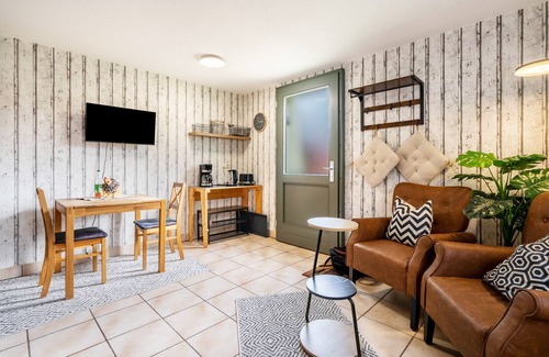 Lohmen Apartment | Apartment 'Hühnerstall By Opitz' with Shared Garden and Wi-Fi