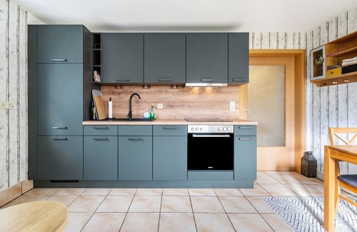 Lohmen Apartment | Apartment 'Hühnerstall By Opitz' with Shared Garden and Wi-Fi