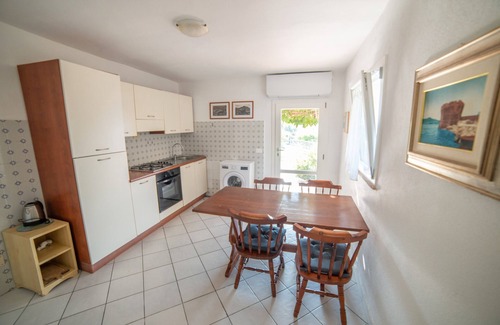 Patresi House | Apartment Il Mirto" with Mediterranean Garden and Sea View