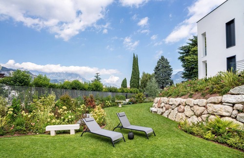 Ravina Apartment | Apartment in a Hotel 'Midum Balcony Nord' with Mountain View, Wi-Fi and Air Conditioning