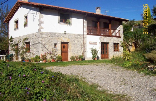 Llamigo Apartment | Apartment in Asturian country house, close to beach