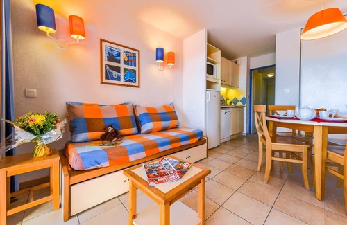 Le Barcares Apartment | Apartment in Catalana with Balcony