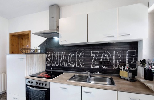 Hann. Muenden Apartment | Apartment in Münden with Shared Terrace and Wi-Fi